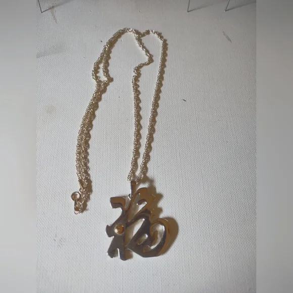 Luck Symbol pendant with 20" chain - Picture 2 of 8